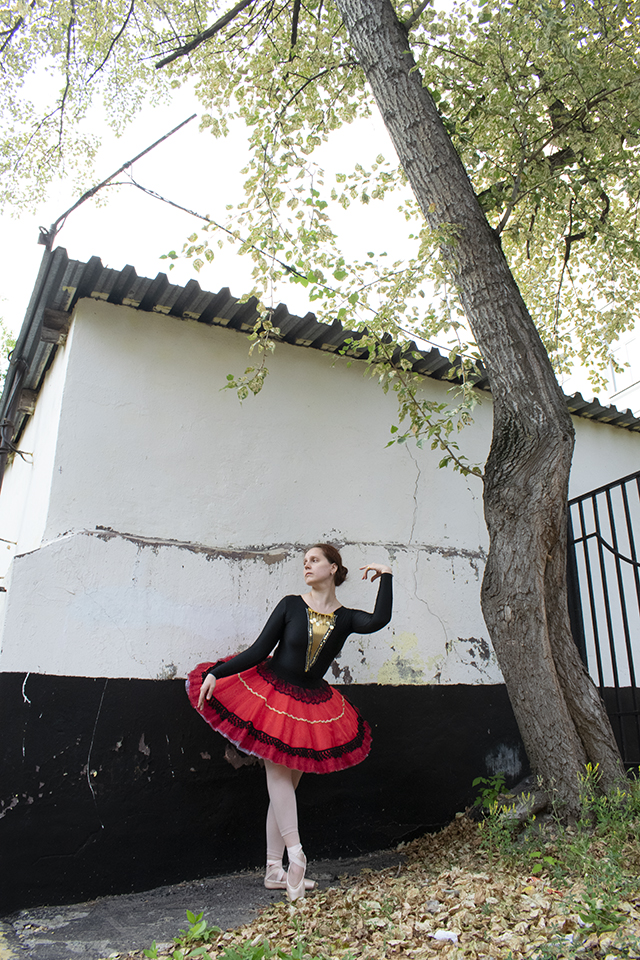 Editorial photoshoot Alena, photography and fashion styling by Daria Kuvshinova